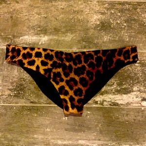 Leopard print bikini bottom sm/Med